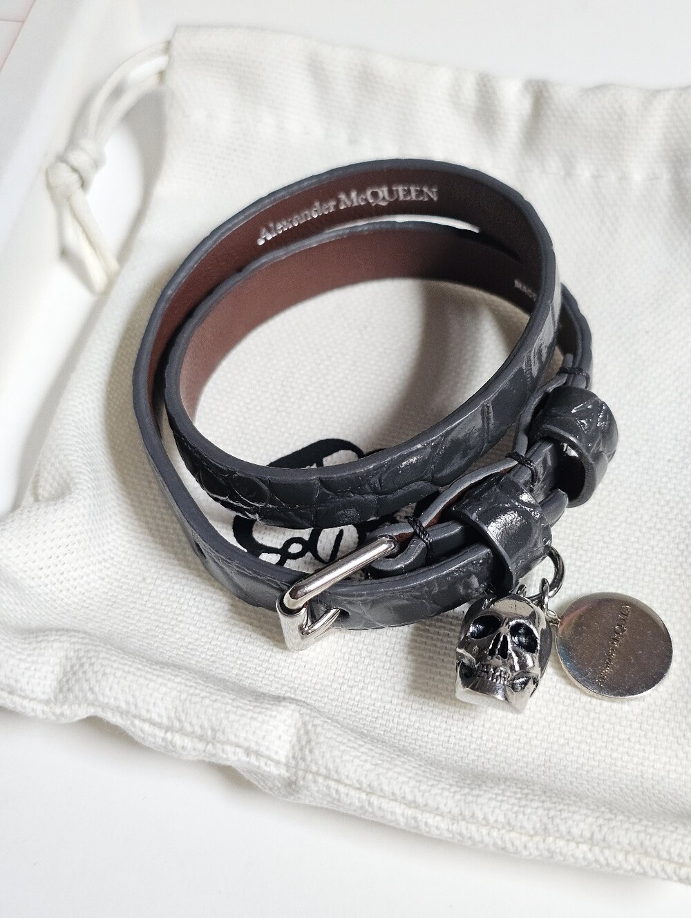 Alexander McQueen Gray Leather Double Wrap Bracelet with Skull Charm - Picture 4 of 7